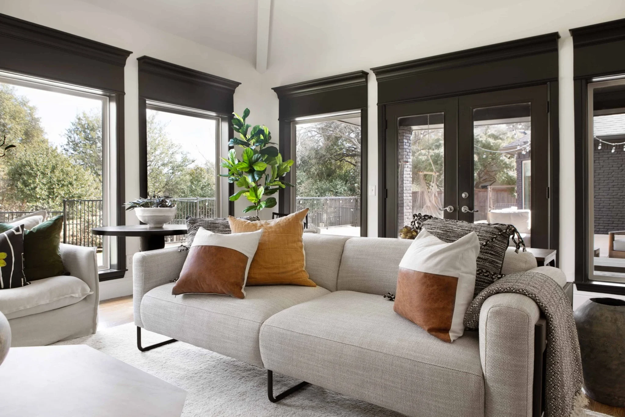 relaxed-modern-design-family-room